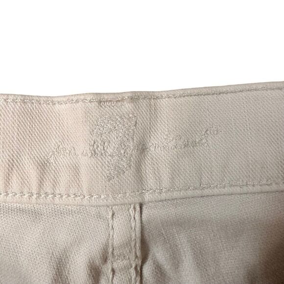 7 for all mankind ~ ivory denim shorts ~ size 31 ~ slight imperfection on right - Picture 6 of 13